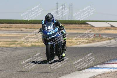 media/Aug-04-2024-TrackDaz (Sun) [[e1ff0814b6]]/Group B/1220pm (Wheelie Bump)/